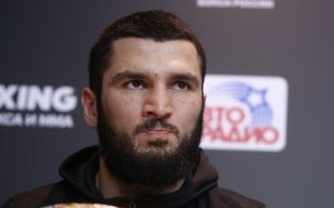 Бетербиев: "Ради большого боя готов подняться в весе"