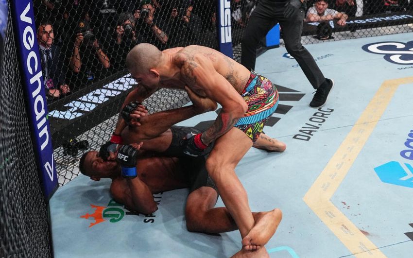 Видео боя Алекс Перейра – Джамаал Хилл UFC 300