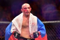 Алексей Олейник рассказал, запрещают ли в UFC российским бойцам выходить под флагом своей страны