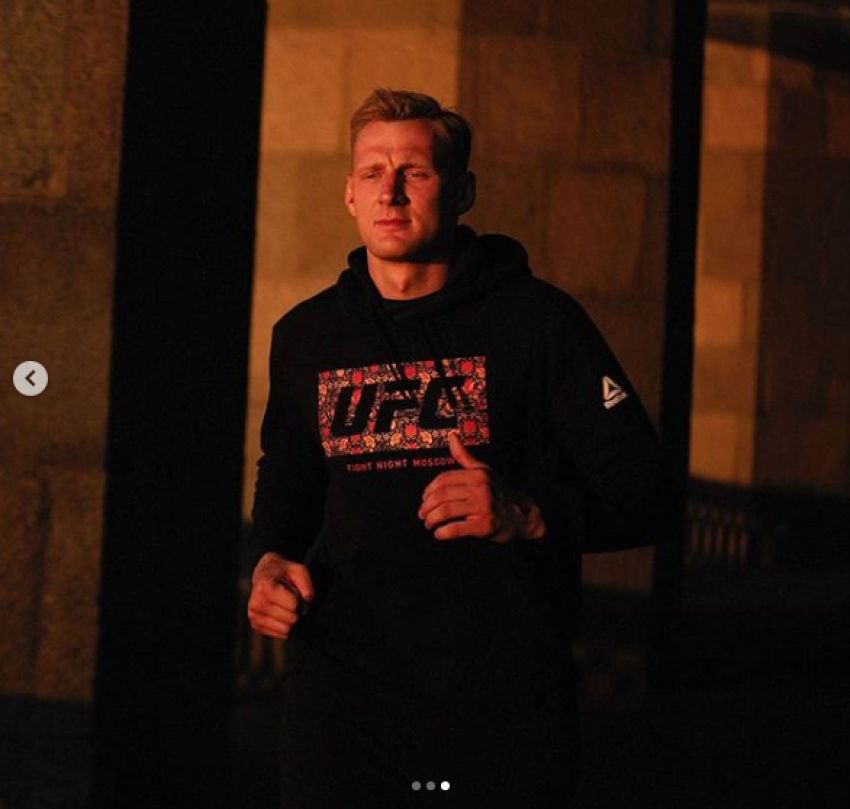 Компания Reebok выпустила специальные футболки к турниру UFC в Москве
