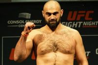 Шамиль Абдурахимов подписал новый контракт с UFC