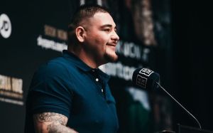 Эдди Хирн: "Энди Руис не стесняется своего тела, он знает, на что способен"