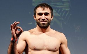 Омари Ахмедов заключил новый контракт с UFC
