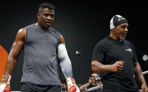 Журналист Yahoo Sports рассказал о роли Майка Тайсона в команде Нганну перед боем с Фьюри: "Саудовцы его очень щедро поощрили"