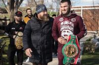 Рамзан Кадыров подарил Бетербиеву автомобиль и присвоил звание почетного гражданина Чечни: "Мы гордимся тобой, наш брат"
