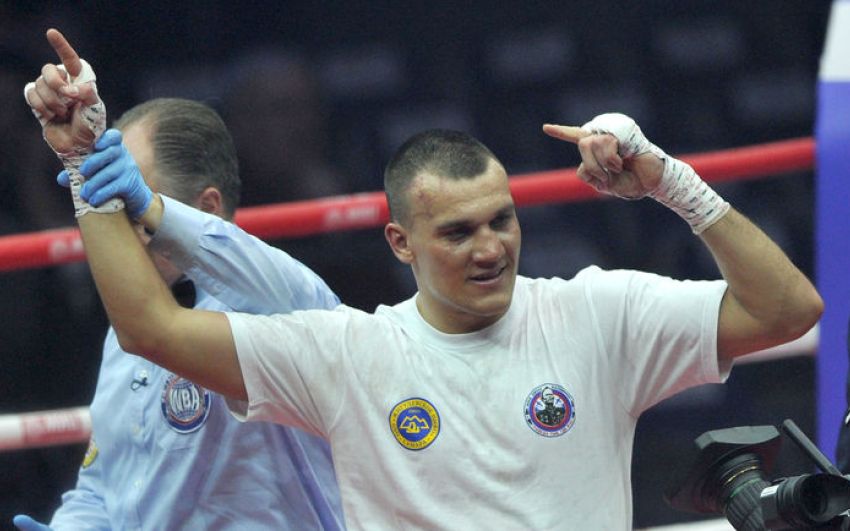 Максим Власов прокомментировал решение WBO назначить его титульный бой с Джо Смитом-младшим