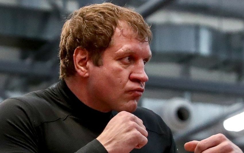 Александр Емельяненко показал работу на лапах
