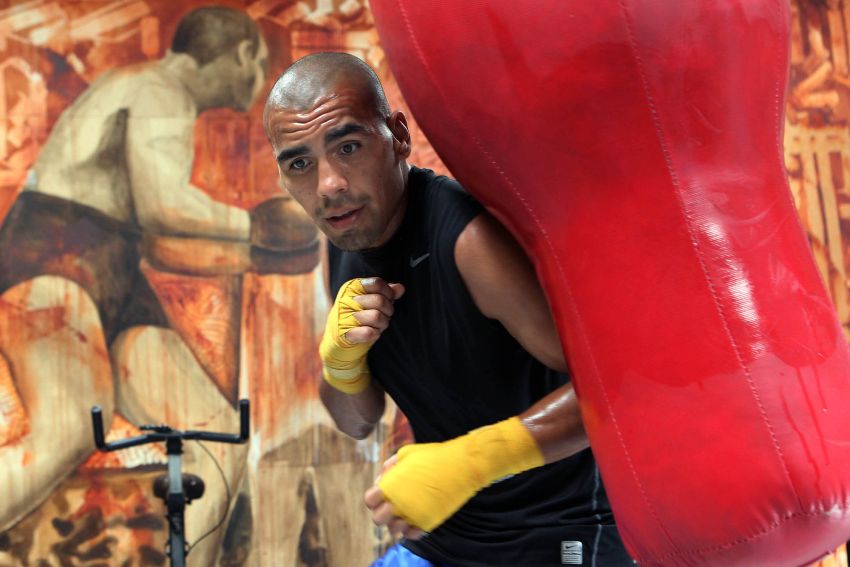 Карлос Молина боксирует 23 января