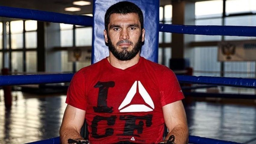 Артур Бетербиев - о потенциальном поединке с чемпионом UFC: "Пока что Дана Уайт не заинтересовался этим"