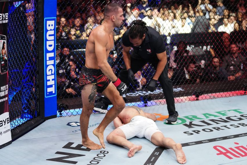 Алешандре Пантожа "задушил" Кая Кара-Франса на UFC 317