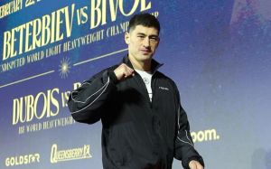 Отец Дэвида Бенавидеса отреагировал на отказ Бивола от титула WBC