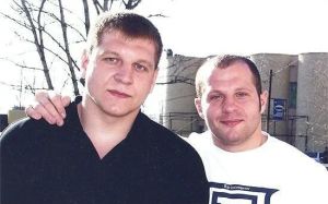 Александр Емельяненко рассказал о том, как с братом попал в спорт