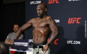Джаред Каннонье нокаутировал Дэвида Брэнча на UFC 230