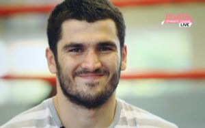 Бетербиев не будет драться с Баррерой: Салливан не подписал контракт на бой