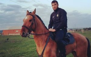 Апти Давтаев победил Гаррета Уилсона