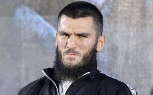 Артур Бетербиев высказался о возможном бое с Бенавидесом: "Что-то пошло не так"