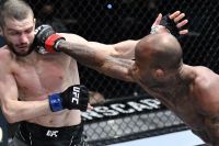 Украинец Денис Бондарь проиграл дебютный бой в UFC из-за жуткой травмы локтя