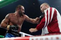 Грузинский боксер с кулаками набросился на тренера после поражения