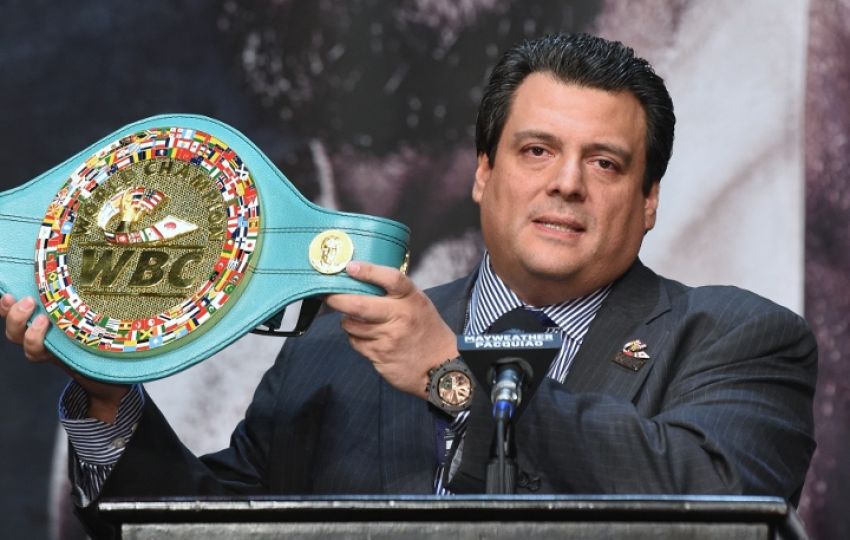 Президент WBC предположил, что присутствие отцов в углу у боксеров может оказывать негативное влияние