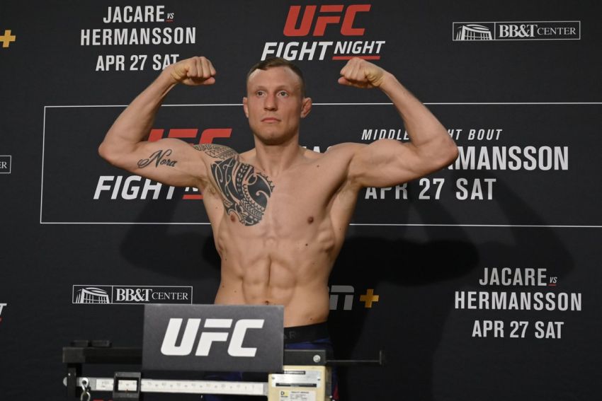 Jack Hermansson is ready to face Robert Whittaker or Paulo Costa to secure his title shot.