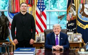 Александр Усик прокомментировал встречу с Трампом