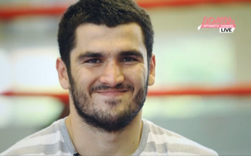 Бетербиев не будет драться с Баррерой: Салливан не подписал контракт на бой