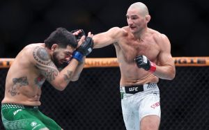 Шон Стриклэнд удосрочил Энтони Эрнандеса в главном бою UFC Fight Night 267