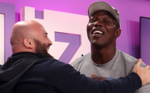 "Я научу тебя боксу": Исмаилов и Дуродола провели первую битву взглядов