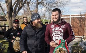 Артур Бетербиев объяснил свою любовь к Кадырову: "Я знаю, что он сделал для меня"