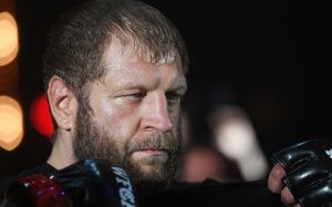 Александр Емельяненко рассказал о подготовке к бою с Дациком: "Сейчас организм вспоминает лучшее состояние и приходит в него"