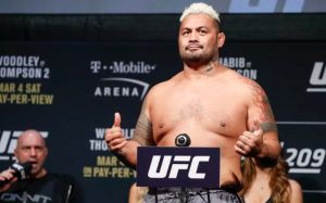 Официально: Марк Хант встретится с Кертисом Блэйдсом на турнире UFC 221