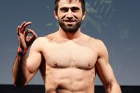 Омари Ахмедов заключил новый контракт с UFC
