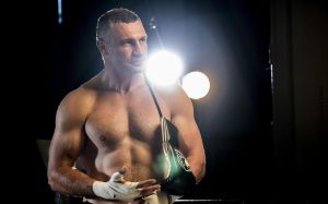 Виталий Кличко оконфузился во время новогоднего поздравления и перенесся в далекое будущее: видео