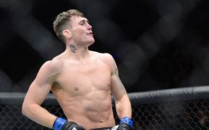 Даррен Тилл одержал близкую победу решением над Келвином Гастелумом на UFC 244
