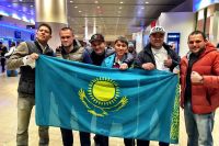 Казахстанец, поставившийна нокаут от Головкина 4 миллиона тенге (750тыс рублей) не выдержал потери и начал драться с фанатами Джейкобса. Казахастанец задержан, ведётся расследование.