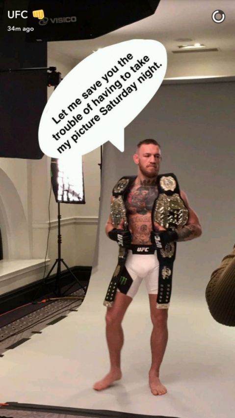  Конор Макгрегор появился в Snapchat с двумя чемпионскими поясами UFC 