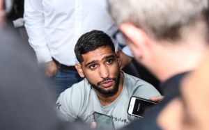 Амир Хан: "Меня не волнует, закончит Брук карьеру или нет"