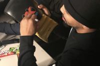 Кадр дня: Андре Уорд подписал перчатки с логотипом "Кrusher"
