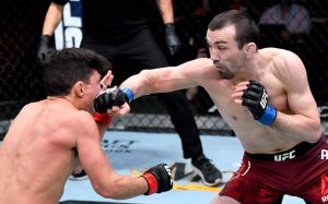 Аскар Аскаров прокомментировал победу над Джозефом Бенавидесом на UFC 259