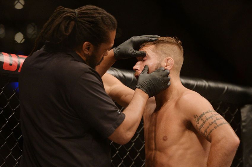 Бой Яира Родригеса и Джереми Стивенса был признан несостоявшимся из-за тычка пальцем в глаз на UFC Fight Night 159