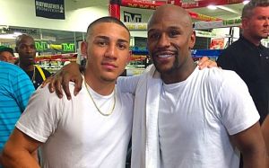 Глава Mayweather Promotions: "Вы бежите впереди паровоза, присваивая Лопесу звёздный статус"