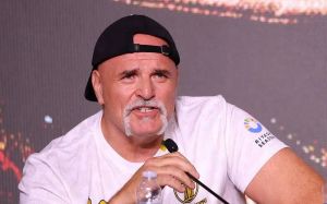 Тони Беллью отреагировал на дикое поведение отца Фьюри на пресс-конференции: "Позор"