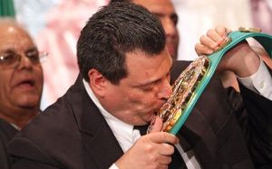 WBC сделали Сауля Альвареса "привилегированным" чемпионом, Джермалл Чарло - с полноценным титулом