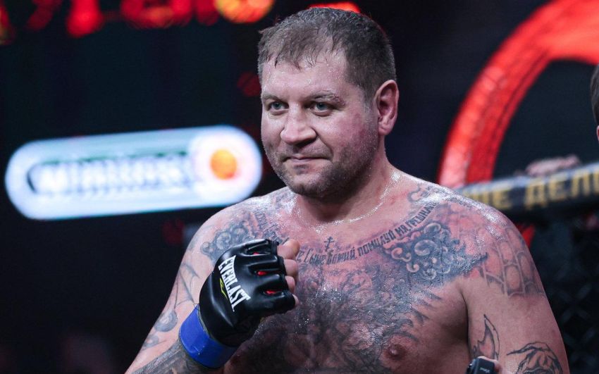 Менеджер Емельяненко рассказал, сколько еще лет может выступать Александр