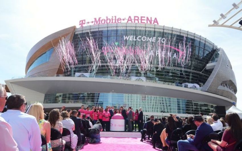 Бой Ковалев-Уорд может пройти 19 ноября на новой арене T-Mobile
