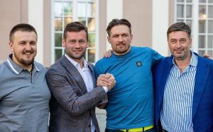 Промоутер Усика интригует андеркардом боя с Дюбуа: "Хотим сделать зрителям приятный сюрприз"