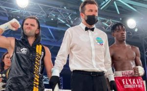 Дмитрий Митрофанов победил Рилливана Бабатунде, защитив титул WBO Oriental