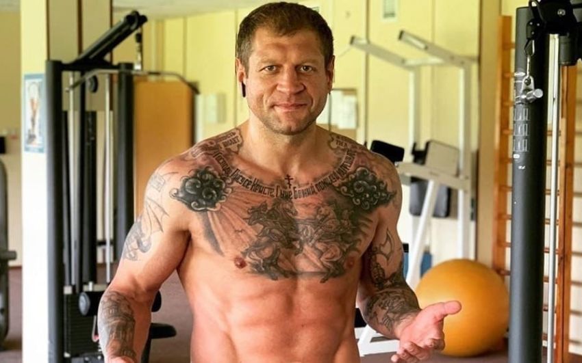 Александр Емельяненко рассказал о своей форме: "Гриф 20-килограммовый тысячу раз поднимаю"