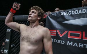 Бен Аскрен прокомментировал отказ Джонса от титула чемпиона UFC в полутяжелом весе