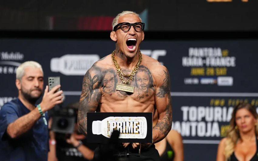 Чарльз Оливейра раскритиковал других легковесов UFC за нежелание драться с ним в Бразилии: "Это плохо выглядит"